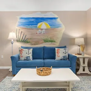 Cozy Oceanside 1 Bed, Pool, Beach Gear, Near Beach Holiday home